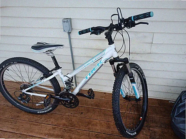 26 Inch Tire Mountain Bike For Teens, Working Breaks, And Gears Owned For 1 Week